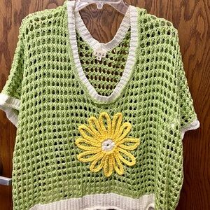 NWOT Pol round neck open knit sunflower thin sweater top size medium. New.
